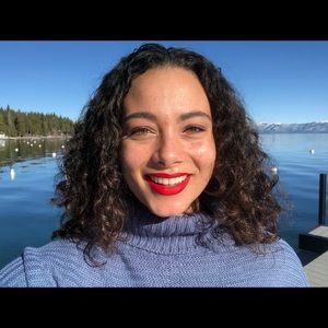 Meet your Posher, Olivia